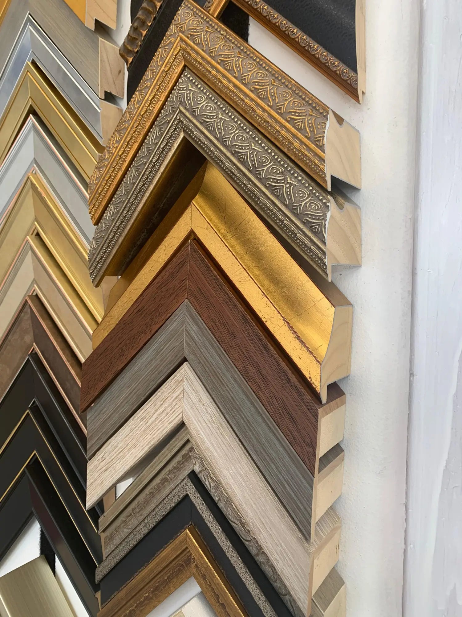 Top 9 Picture Frame Moulding Companies in the United States - Guide to Quality and Convenience - Modern Memory Design Picture frames - NJ Frame shop Custom framing